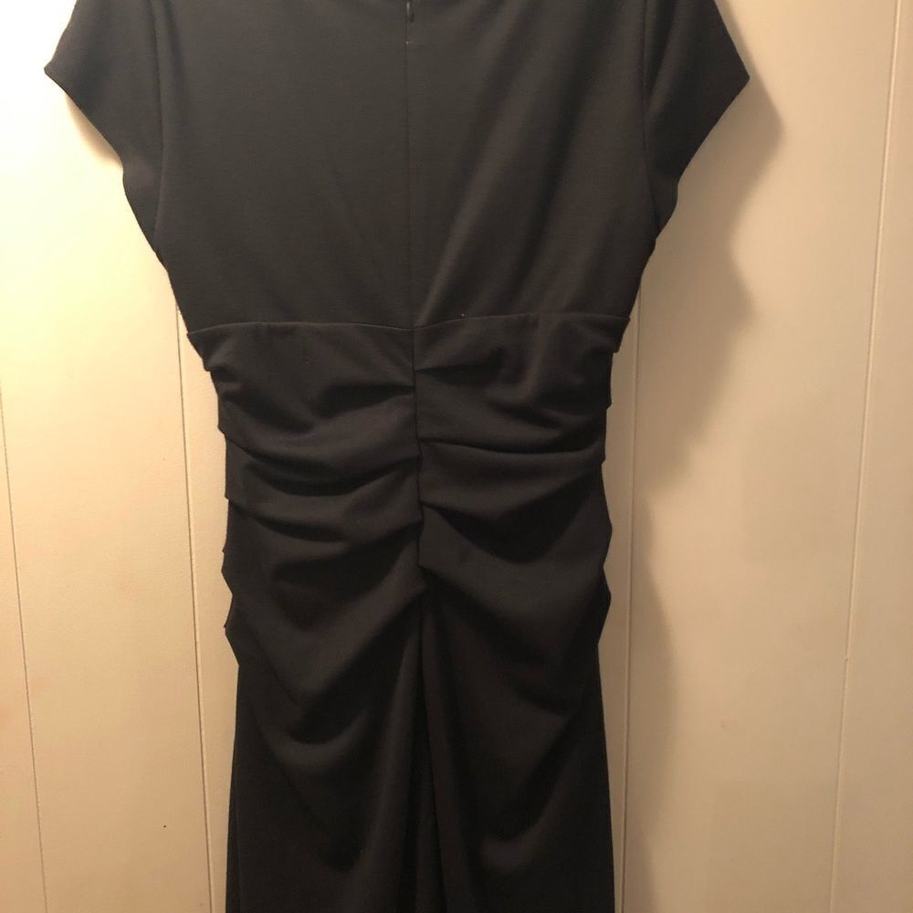 LBJ! Simple and elegant black dress - Picture 4 of 5